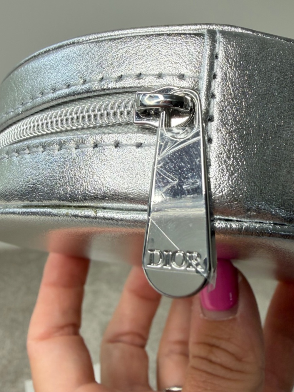 NEW Dior Silver GWP Cosmetic Circle Pouch - Picture 3 of 6